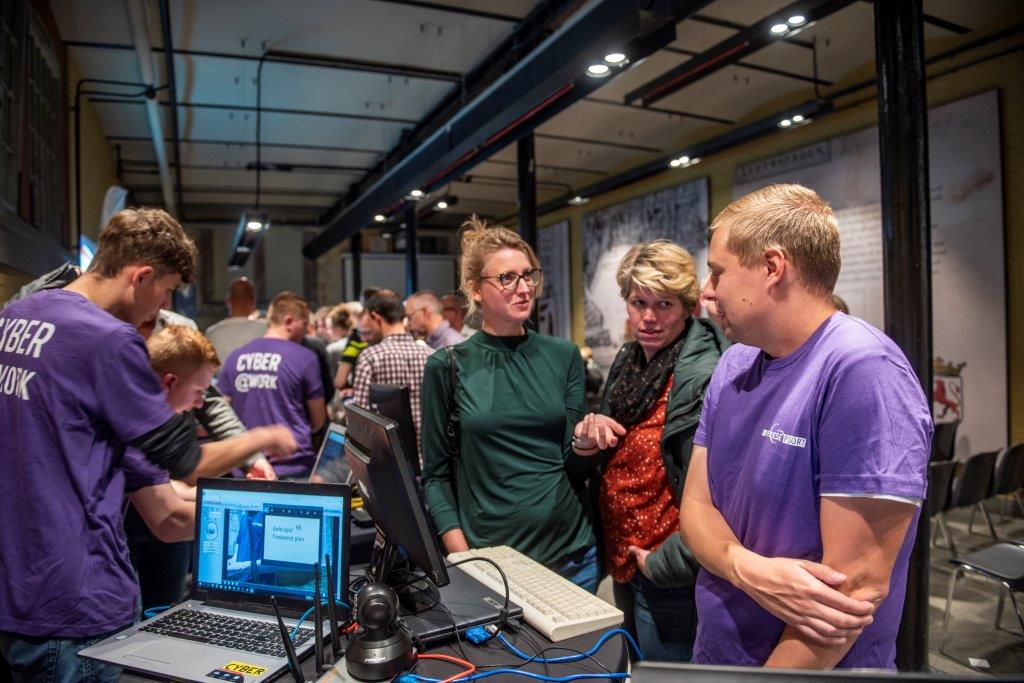 Sfeerbeeld cyber to go roadshow